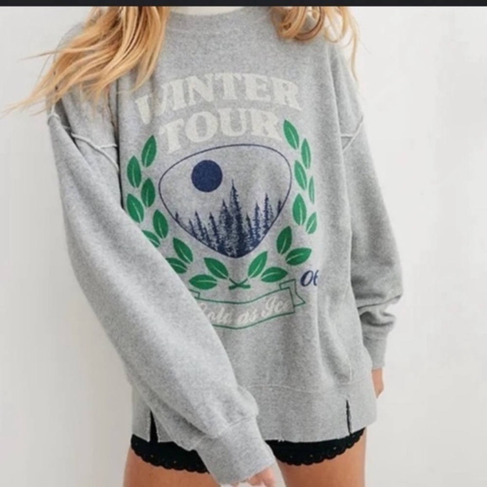 Aerie Tour chill oversized sweatshirt -woman’s small
